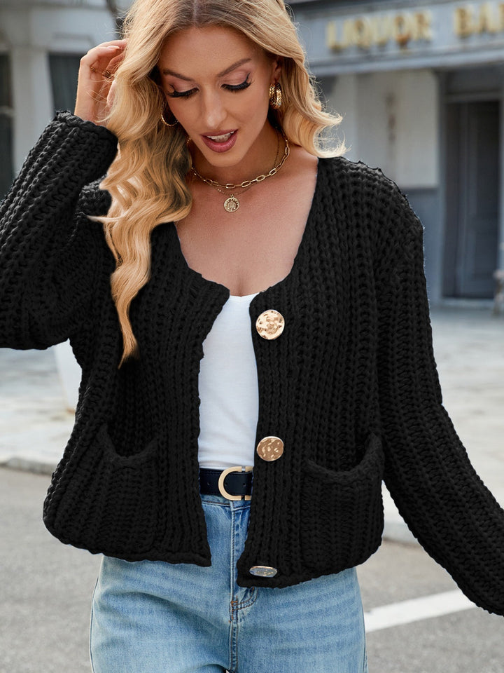 Amara | Cardigan à Col Rond avec Boutons Dorés