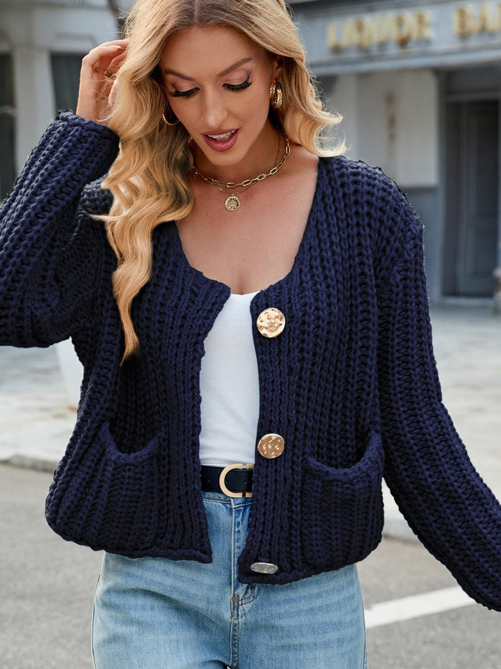Amara | Cardigan à Col Rond avec Boutons Dorés