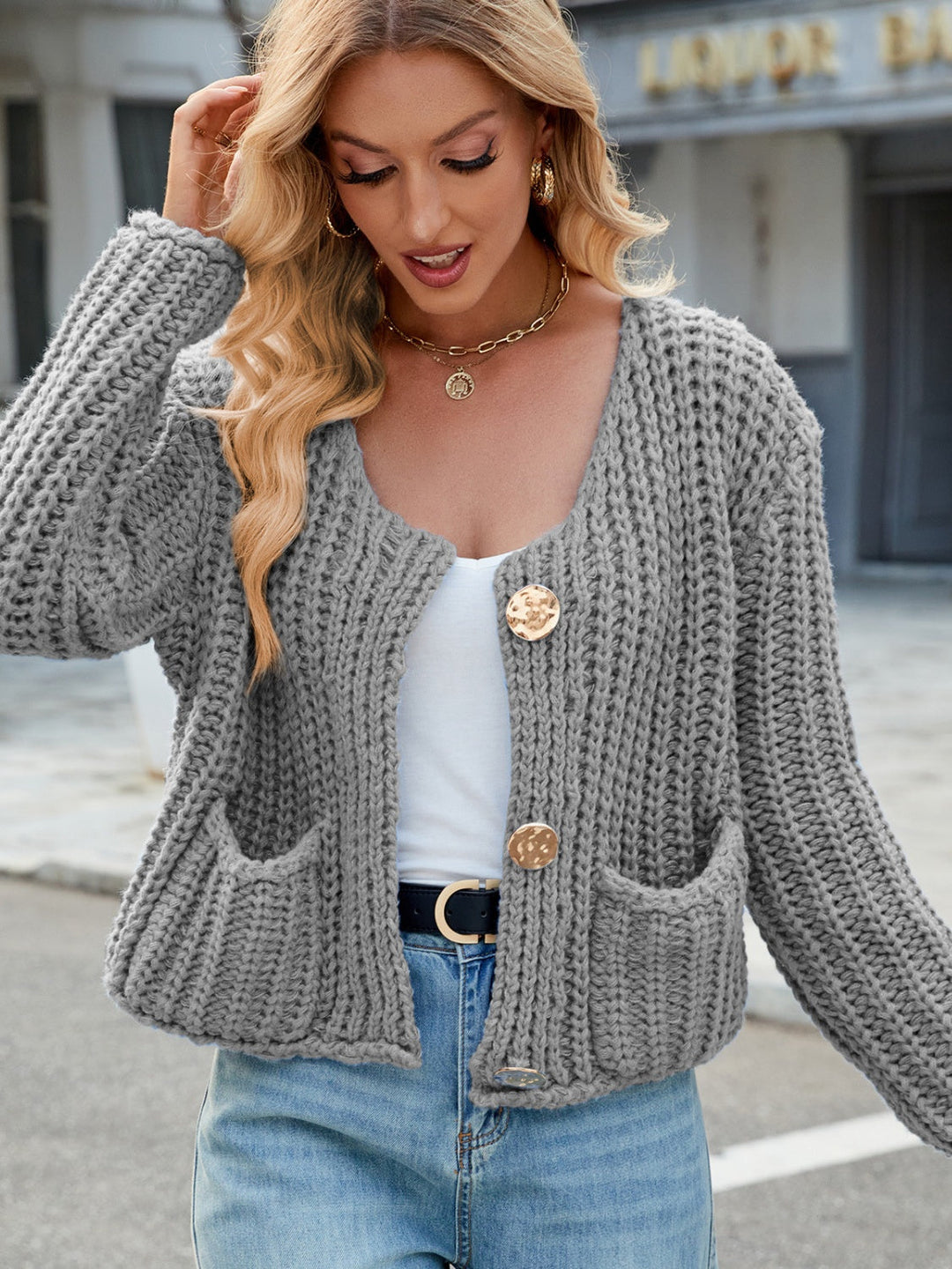 Amara | Cardigan à Col Rond avec Boutons Dorés