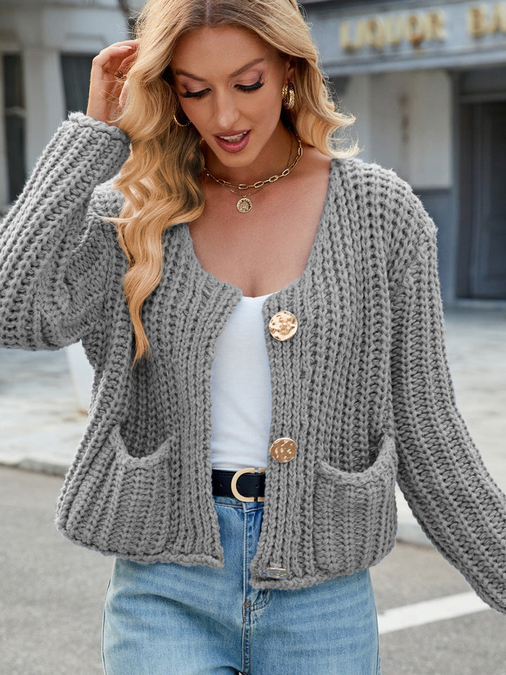 Amara | Cardigan à Col Rond avec Boutons Dorés