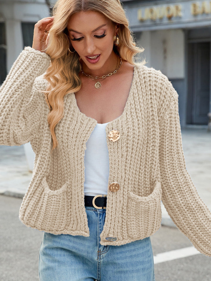 Amara | Cardigan à Col Rond avec Boutons Dorés