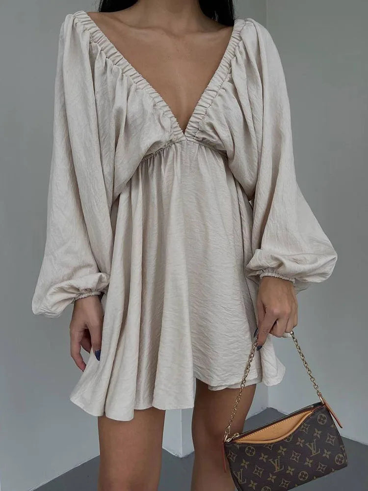 Vaenya | Mini-Robe Bohème avec Manches Longues et Col en V