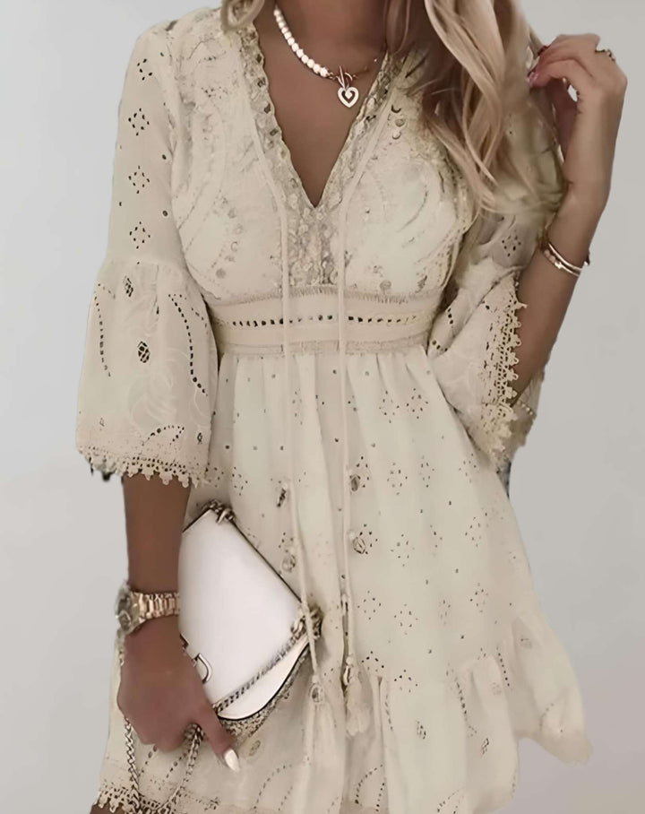 Laure | Mini Robe élégante avec Broderie Creuse et Demi-Manches